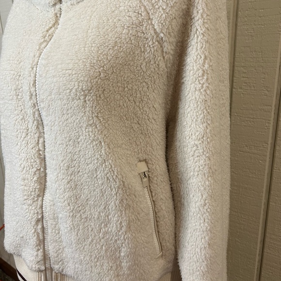 Athleta Tugga Sherpa Jacket, size large. - Picture 4 of 9